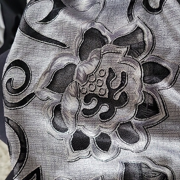 Shawl Scarf - Picture 3 of 3